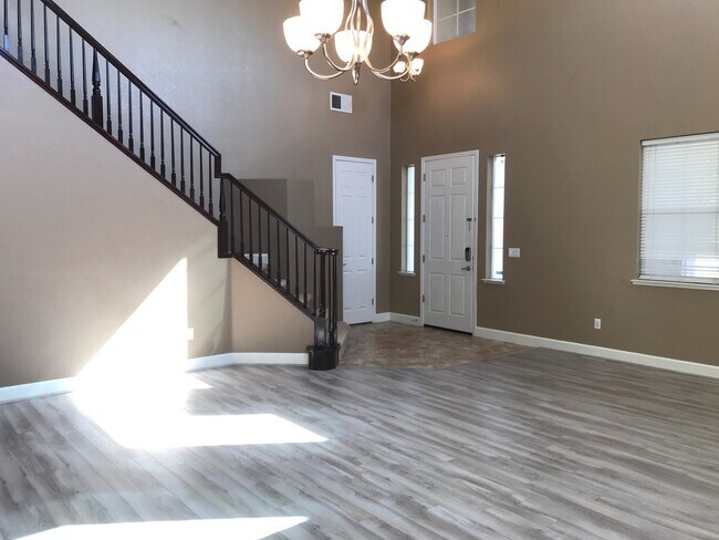 Building Photo - Beautiful Plumas Lake Home
