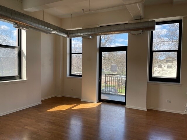 Building Photo - 2323 W Pershing Rd