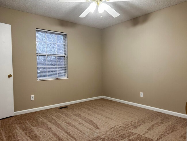 Building Photo - 675 Northview Dr NW