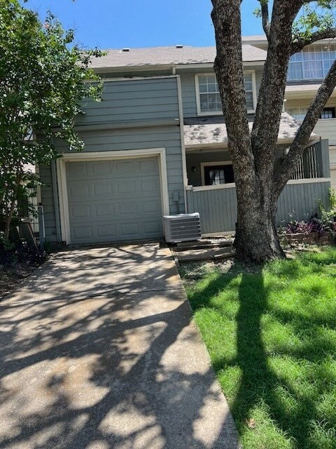 Building Photo - 1 Bedroom townhome w Fireplace & Garage