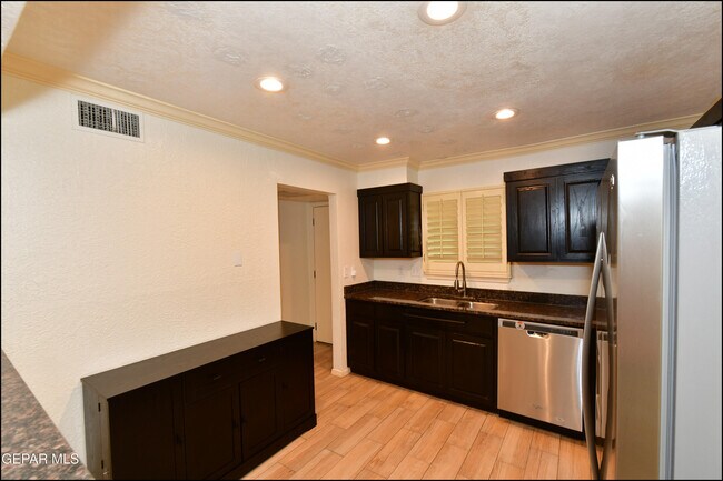 Building Photo - 4433 N Stanton St