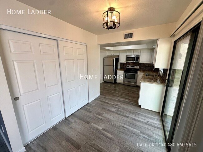 Building Photo - 1702 N Ventura Ln