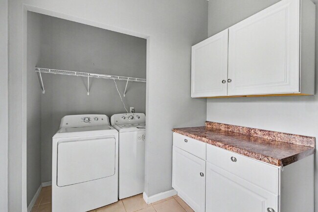 Building Photo - OWNER SPECIAL- Sign your lease by 9/22 and receive $50 off a month!