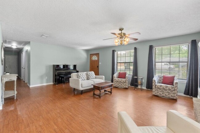 Building Photo - 405 Texas St