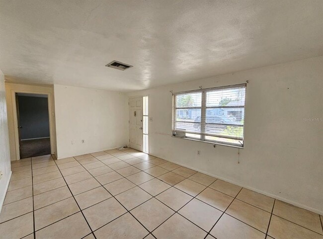 Building Photo - 1019 Maybury Dr