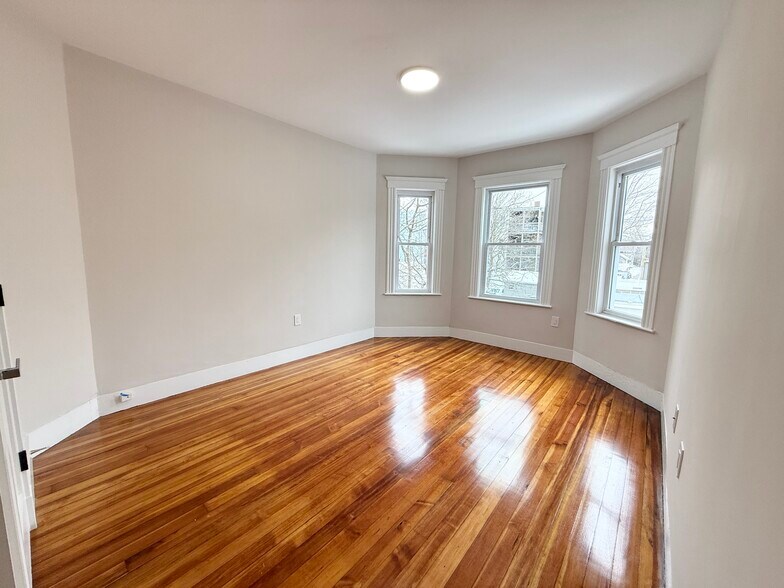 Building Photo - 32 Raven St