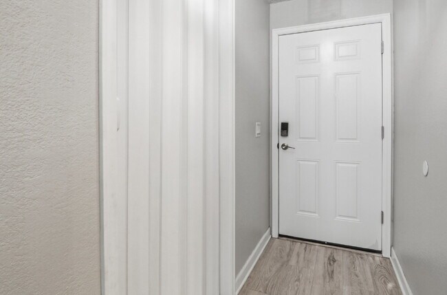 Building Photo - $1,495.95 - 1 Bed, 1 Bath Updated Unit in Westminster with In Unit Washer/Dryer!