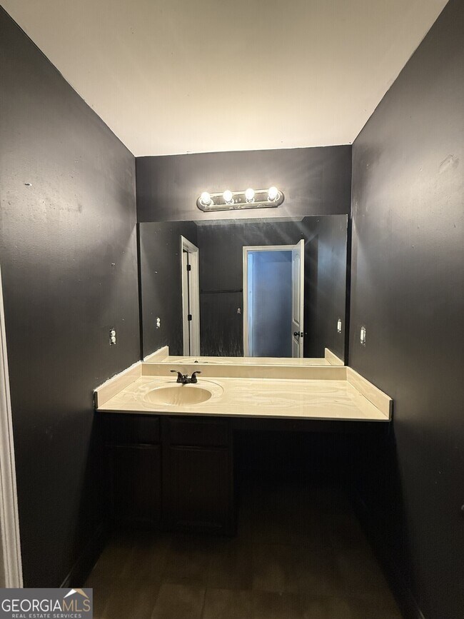 Building Photo - 9159 Dover St