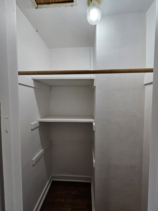 Building Photo - 1625 Walton St