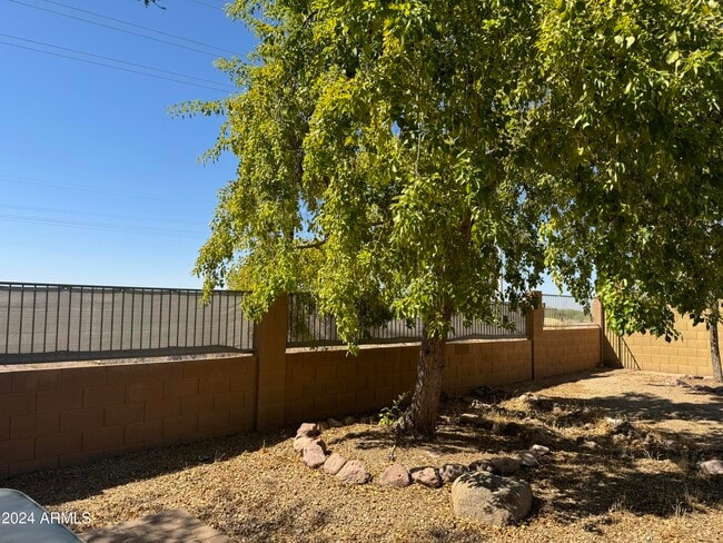 Building Photo - 8845 E Rainier Dr