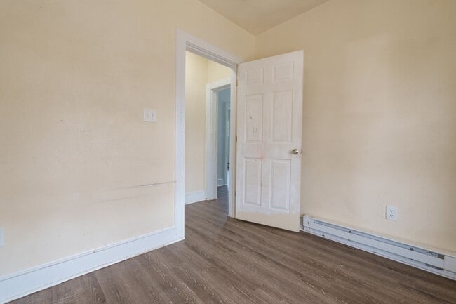 Building Photo - MOVE IN READY 4 Bedroom in Chesapeake!