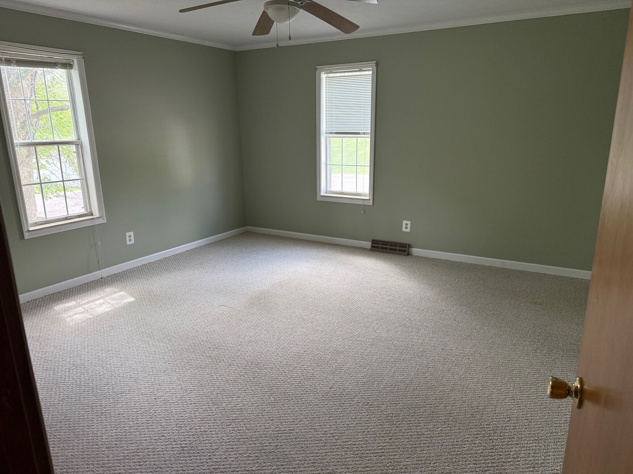 Large Bedroom - 201 N Lancaster St