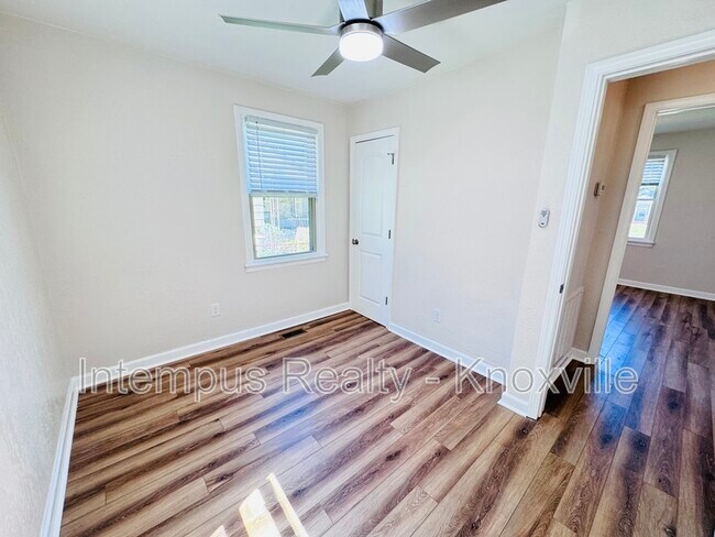 Building Photo - 3222 Selma Ave