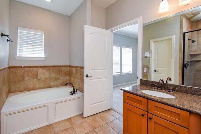 Building Photo - 5615 Winsome Ln