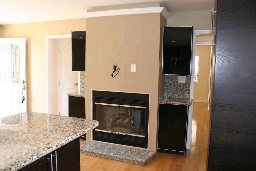 Building Photo - 6037 Comey Ave