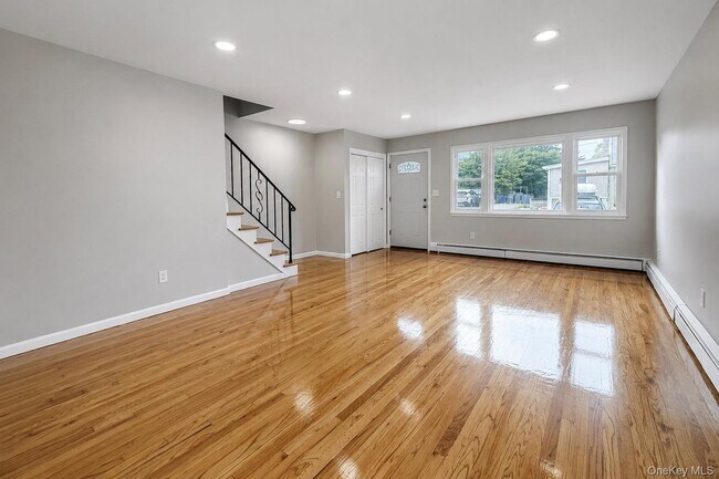 Building Photo - 54 Farquhar Ave