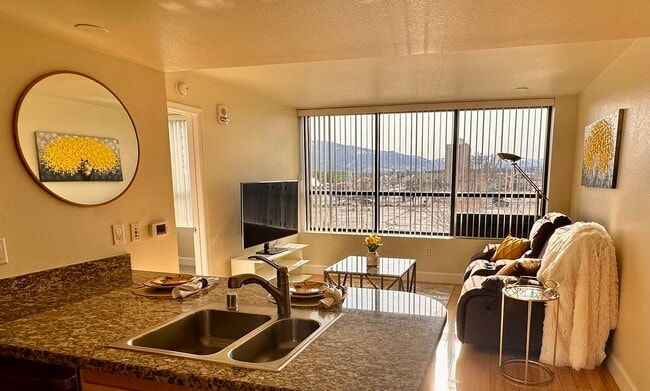 Building Photo - 450 N Arlington Ave