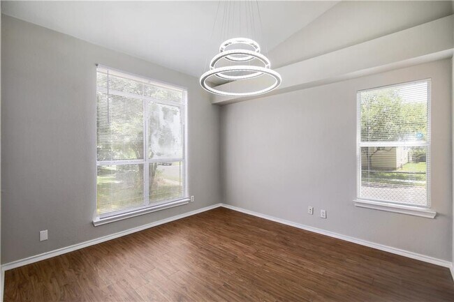 Building Photo - 3300 Reta Cove