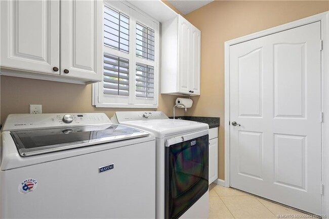 Building Photo - 4633 NW Red Maple Dr