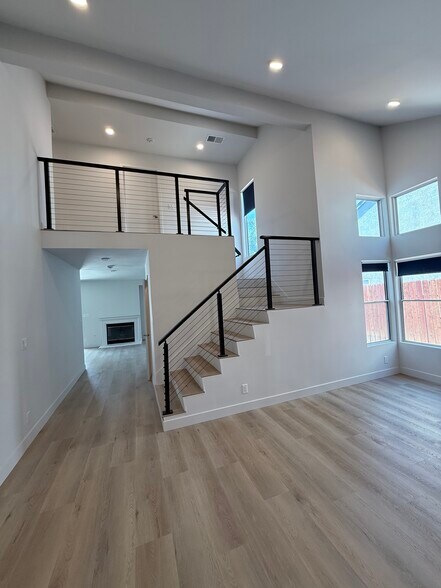 Living room - 45233 Mays Ct