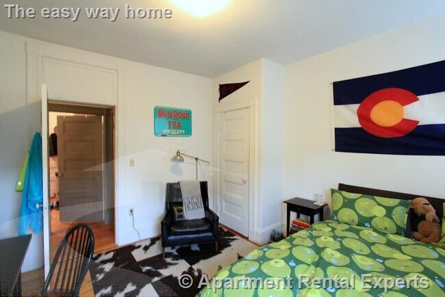 Building Photo - 147 Columbia St