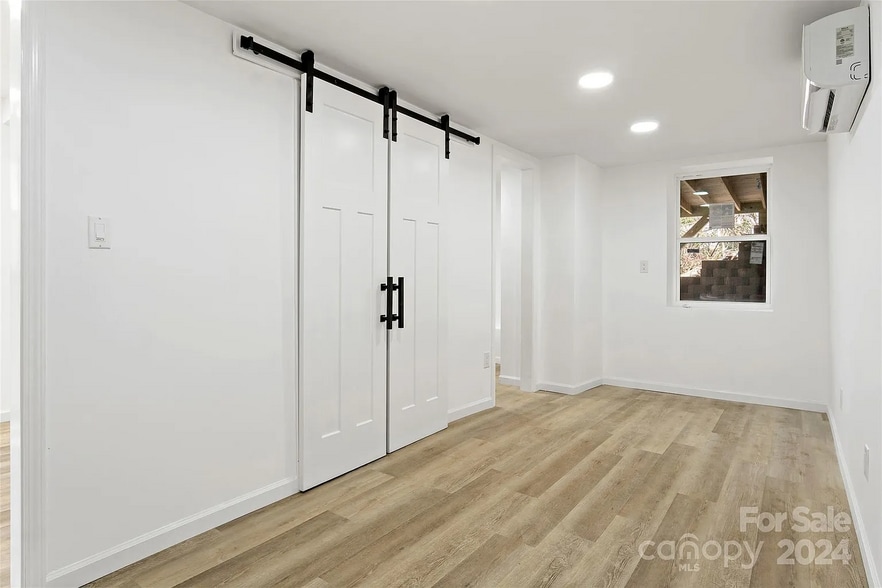 Main room looking towards kitchen - 228 Barrett Rd