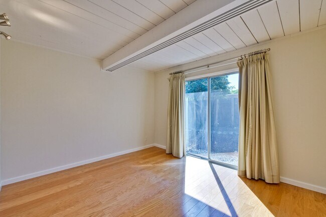 Building Photo - Mountain View Home l Spacious Open Layout Bright and Private Yard