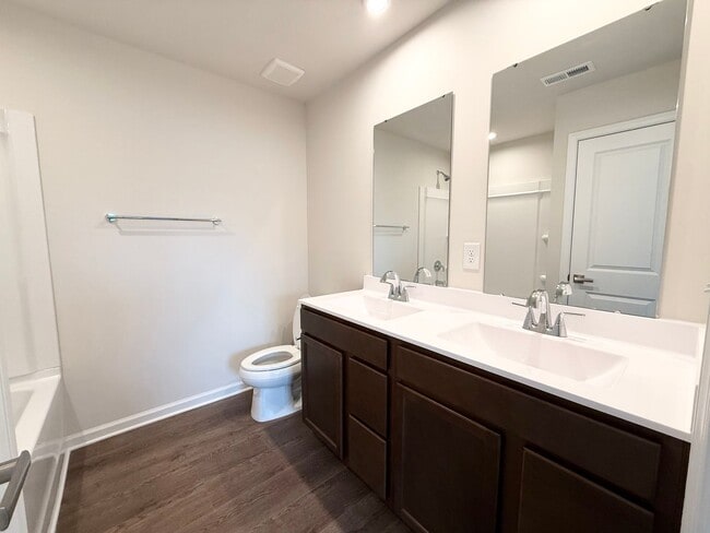 Building Photo - Modern 3-Bedroom Townhouse with Garage & P...