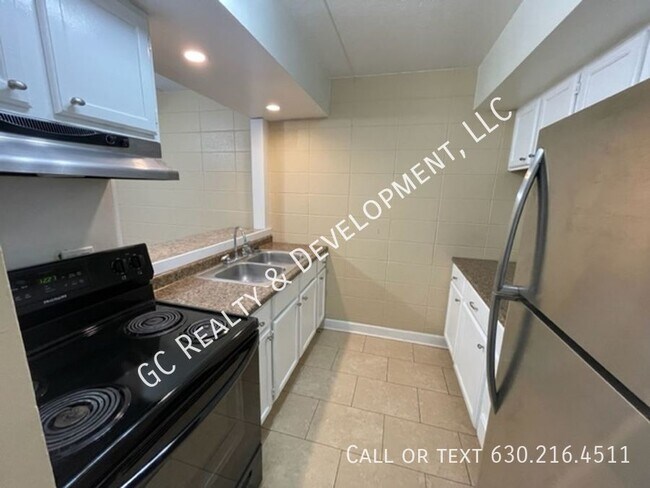 Building Photo - 255 Uteg St