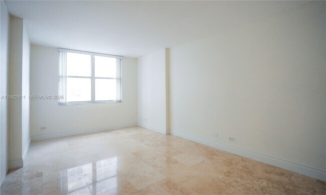 Building Photo - 6039 Collins Ave