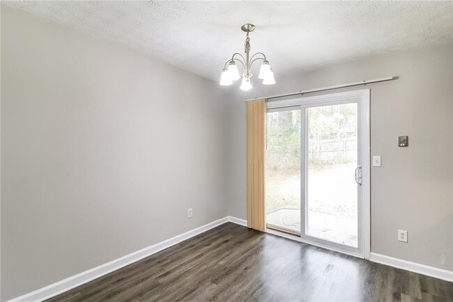 Building Photo - 307 Hamilton Glenn