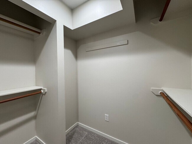 Building Photo - Breathtaking views of Chuckanut Bay!!