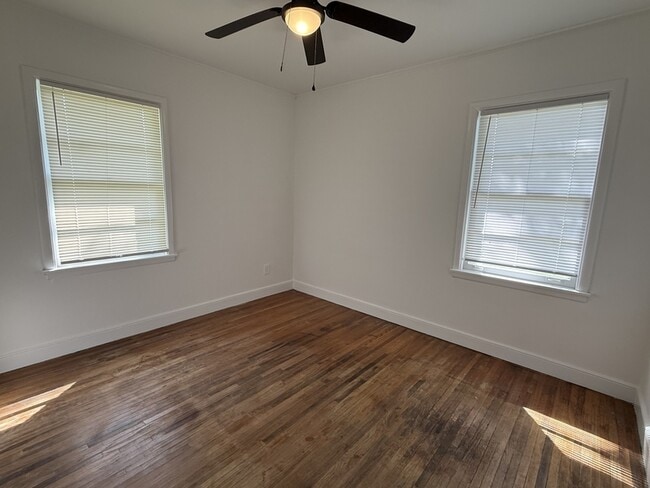 Building Photo - 914 Stratford Rd