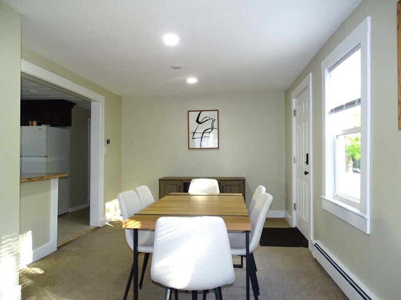 Building Photo - 303 Bishop St