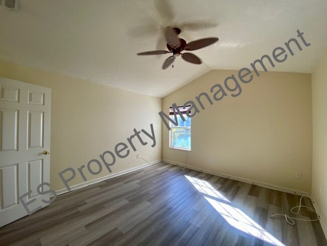 Building Photo - Lovely 3 Bedroom 2 Bathroom Ranch Condo wi...