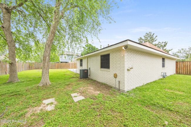 Building Photo - 106 Seattle St