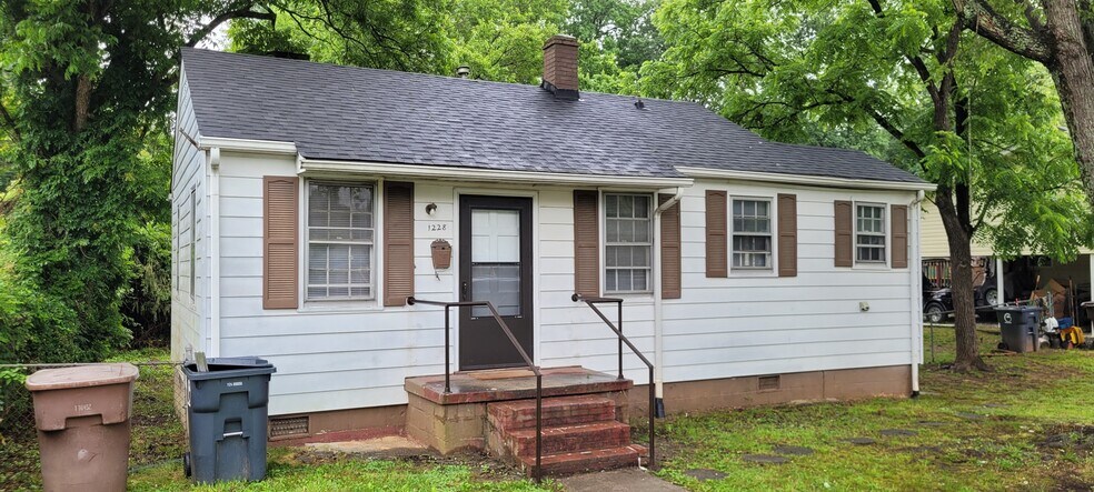 Building Photo - 1228 Westside Dr