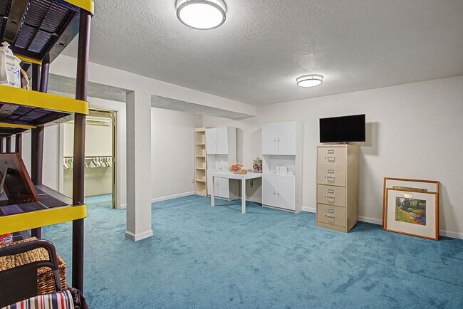 Building Photo - Peaceful Ranch Retreat with 4 Spacious Bedrooms!!