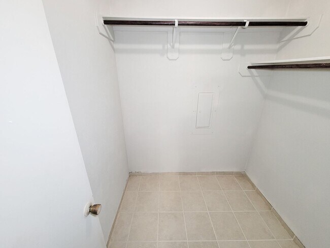Building Photo - NICE 3 BEDROOM 2 BATH RENTAL HOME IN CY FA...