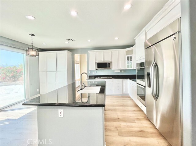 Building Photo - 25942 Clifton Pl