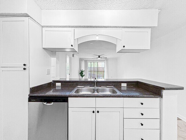 Building Photo - 2500 Winding Creek Blvd
