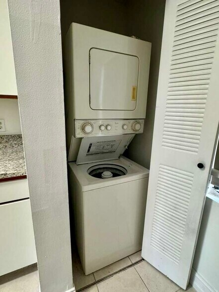 Washer/Dryer - 9999 Summerbreeze Dr