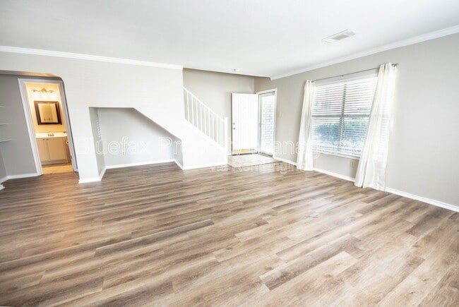 Building Photo - 225 Samantha Dr