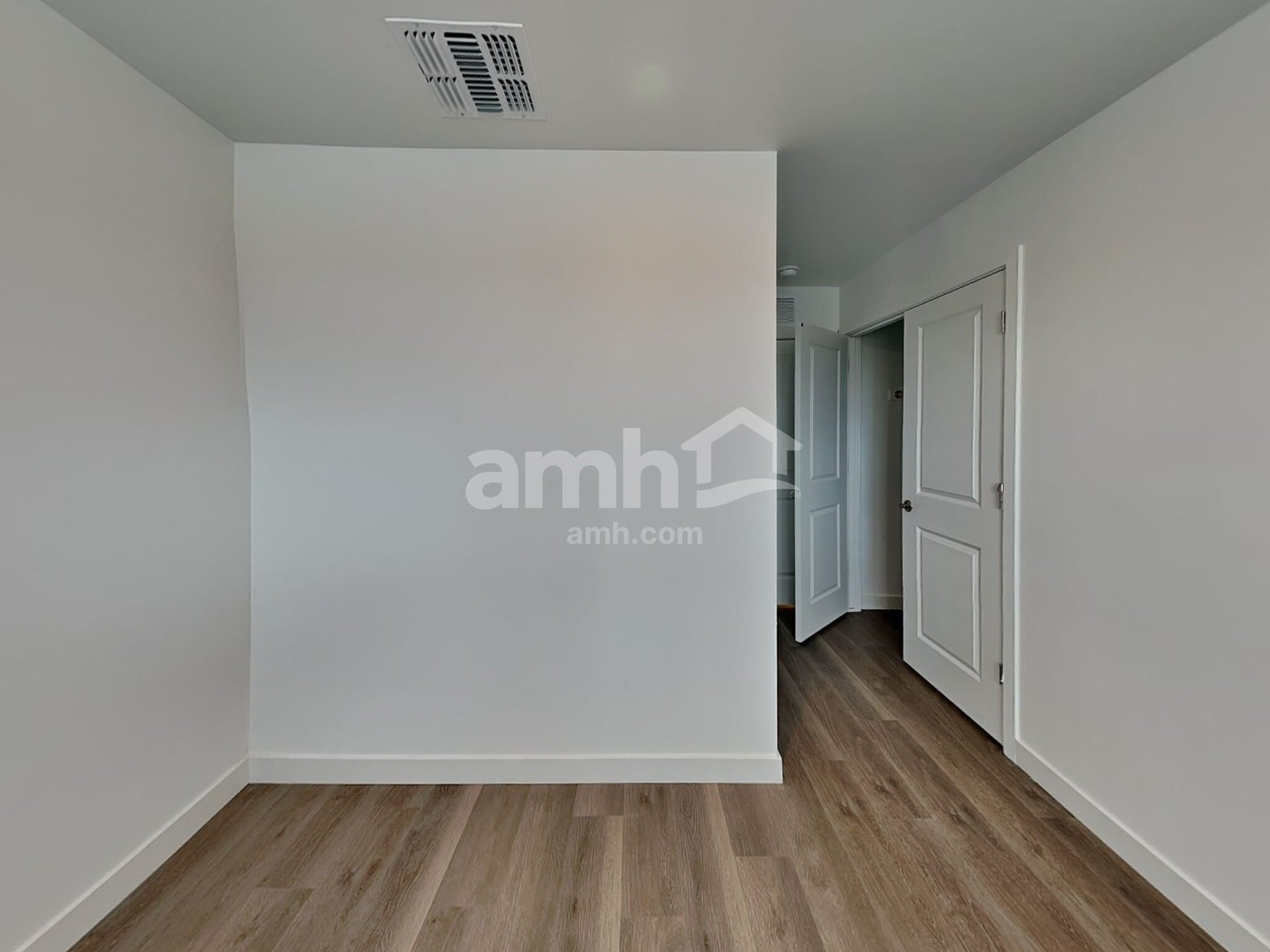 Building Photo - 6216 W Calle Lingo