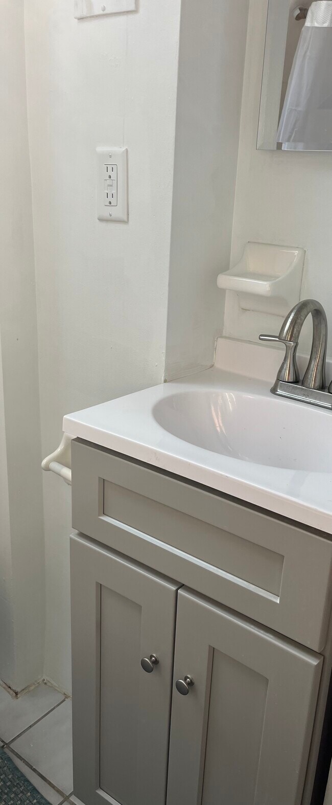 Third floor full bathroom vanity brand new! - 32 E Northwood Ave