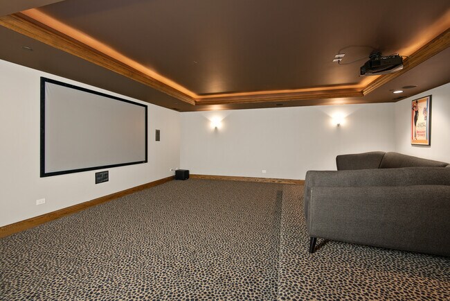 Building Photo - 404 N Dee Rd