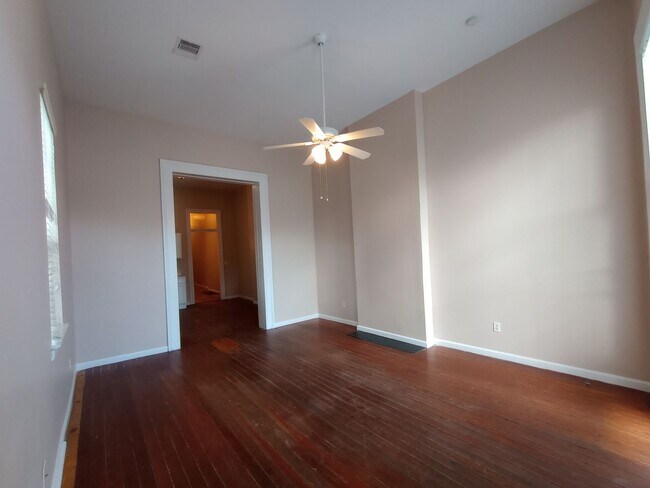 Building Photo - 2304 Gravier St