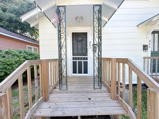 Building Photo - 1 Bedroom Duplex In Capital Heights