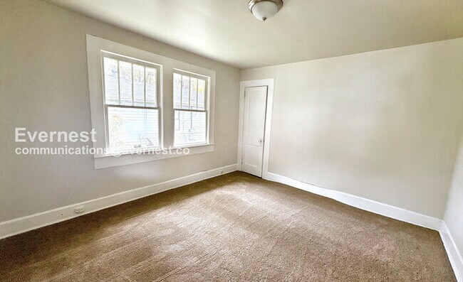 Building Photo - Limited Time Special Offer - Split your security deposit payment.  3 Bed/1 Bath Home with Fenced ...