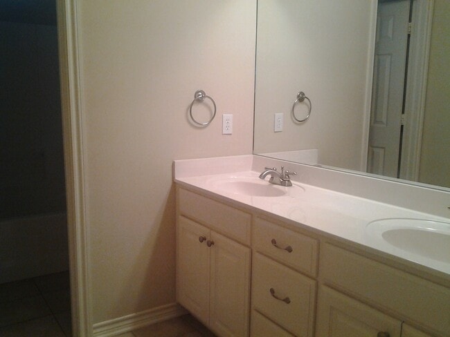 Building Photo - Chapel Hill ISD- Newly Update 3 Bedroom 2 ...